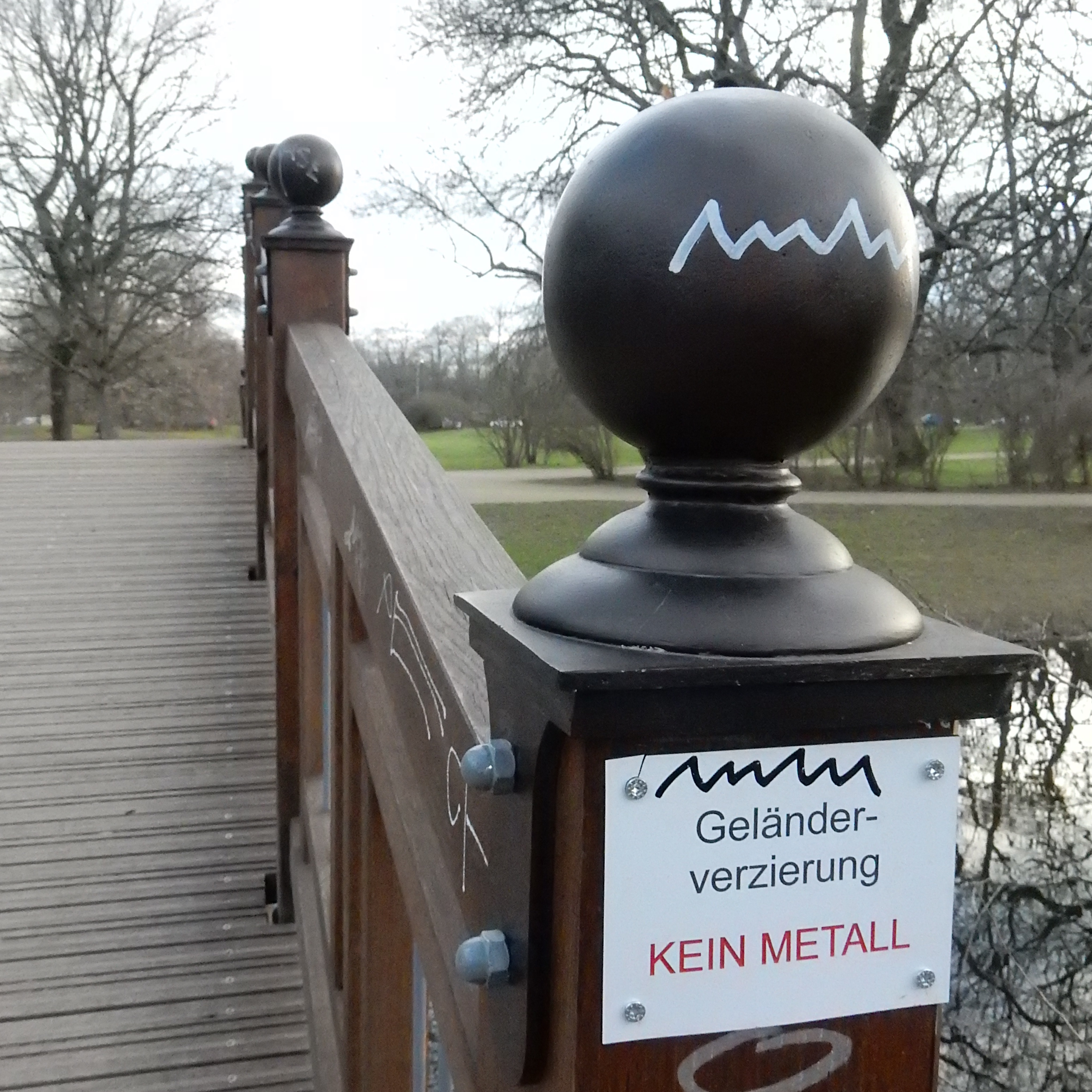 Geländerverzierung kein Metall!